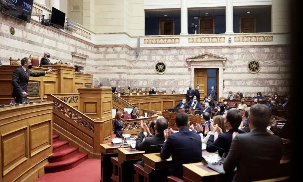 Πρόταση μομφής: Κορυφώνεται η σύγκρουση στη Βουλή για την "Ελπίδα"